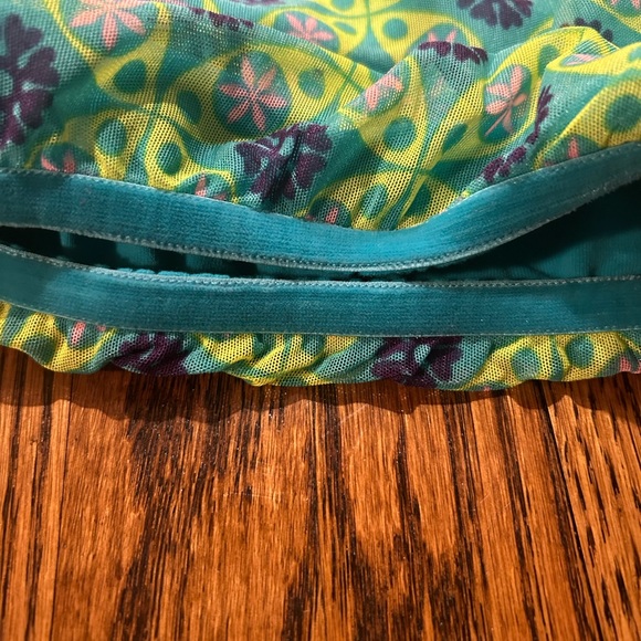 Ivivva (size 8) tank top with adjustable soft velvet straps and trim) - Picture 3 of 8